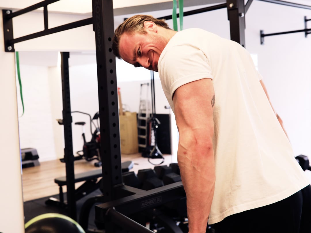 Rug trainen dé oefeningen voor het kweken van rugspieren Trainer Tom